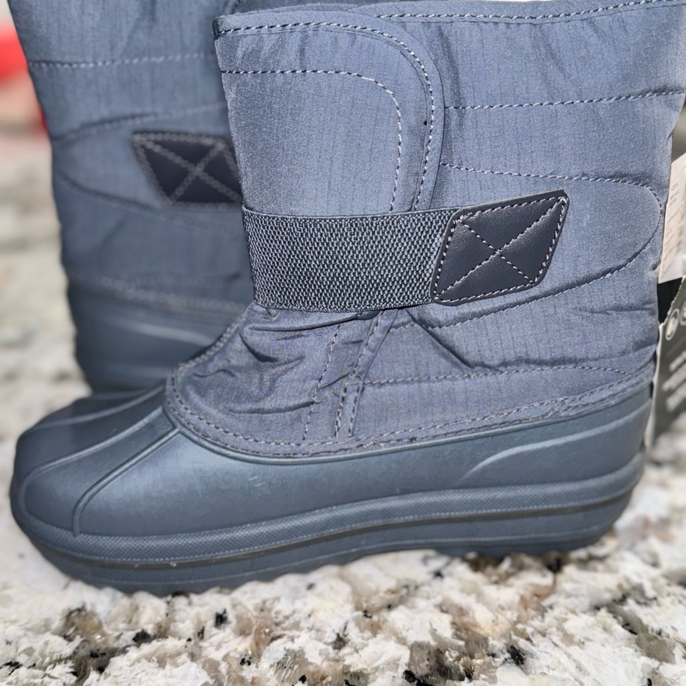 Youth size 3 snow boots